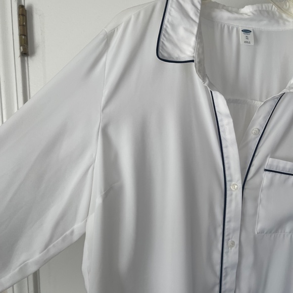 Old Navy White Button Up Shirt With Navy Piping - Picture 4 of 11